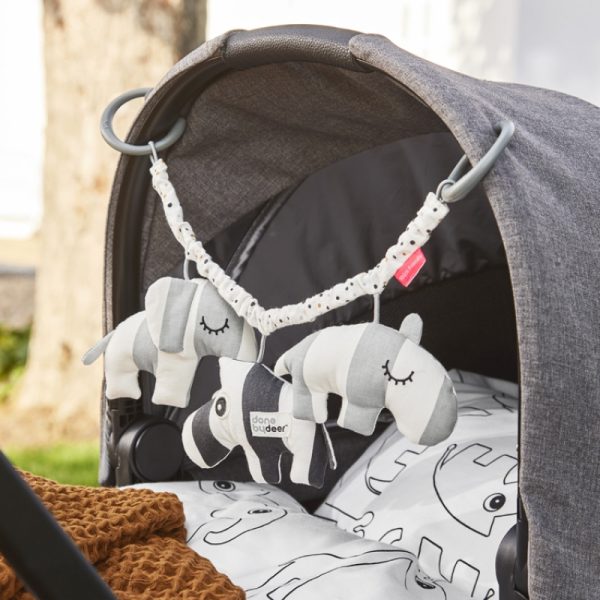 chaîne d'activités bébé sur poussette