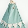 tipi vert avec guirlande