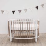 lit pour bébé en forme d'oeuf