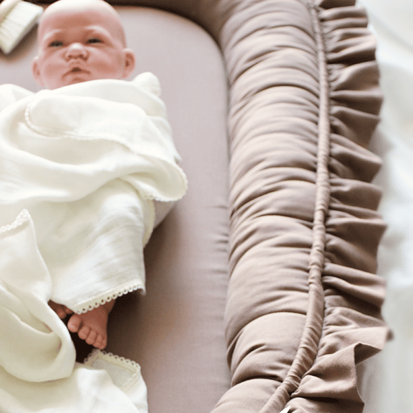 baby nest sg with ruffles chocolat 3