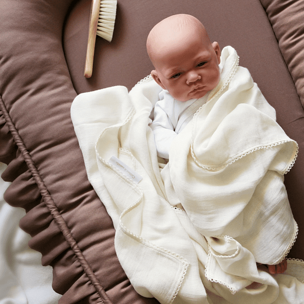 baby nest sg with ruffles chocolat 4