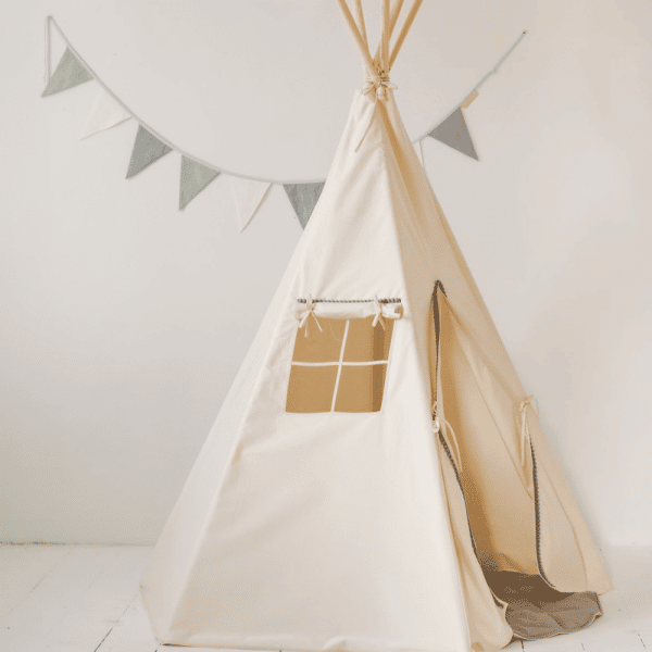 tipi grey pompons 1