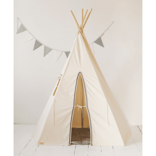 tipi grey pompons 2