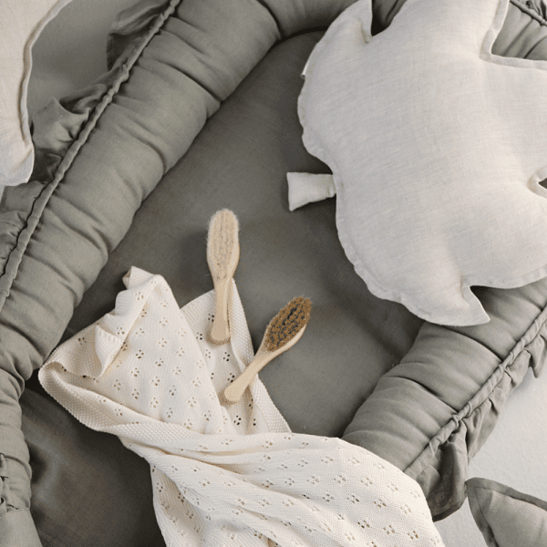 baby nest with ruffles olive 2