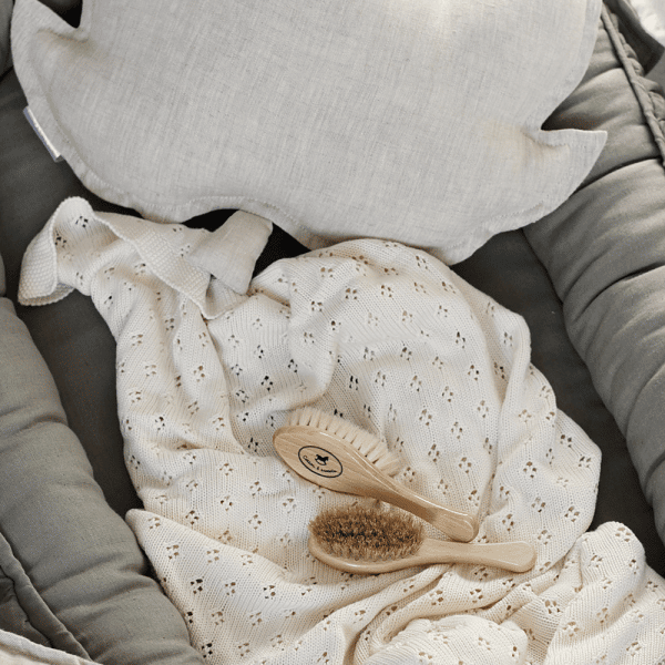baby nest with ruffles olive 3