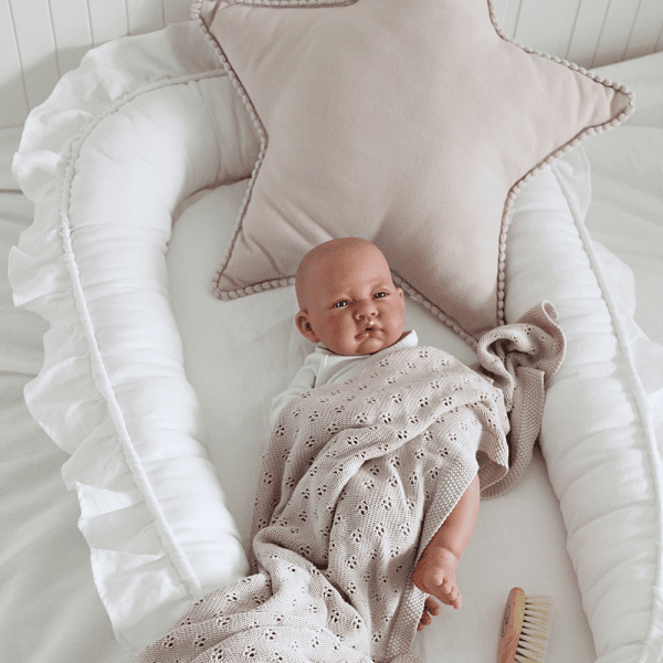 baby nest with ruffles white 2