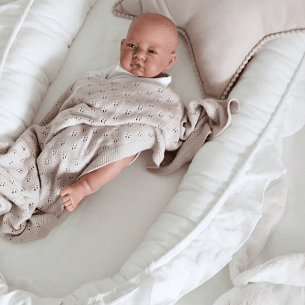 baby nest with ruffles white 4