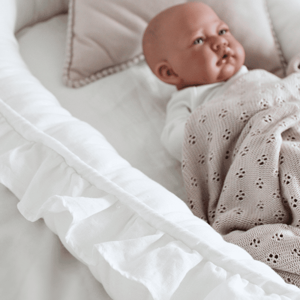 baby nest with ruffles white 5