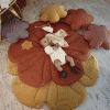 bébé sur un tapis de jeu en lin fleur "papaye" moi mili