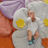 bébé sur un tapis de jeu en lin fleur "papaye" moi mili