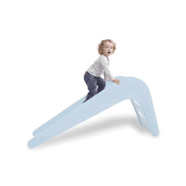 enfant sur un toboggan blue elephant jupiduu